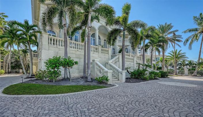 Image No.6-6 Bed Property for sale