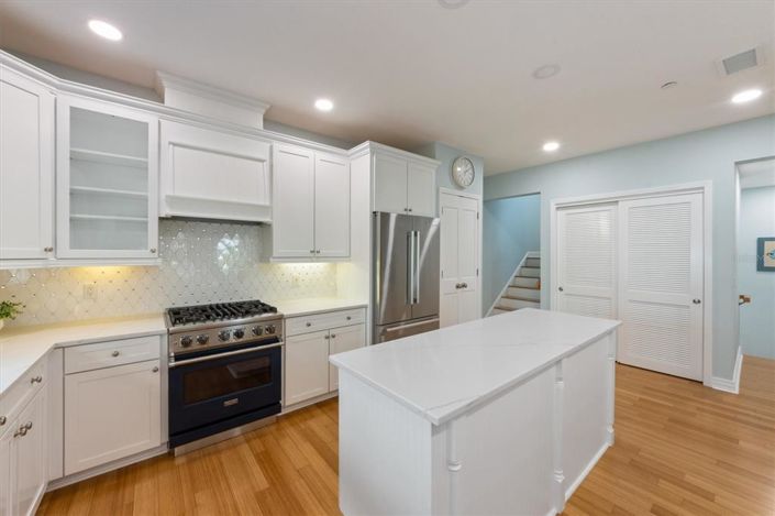 Image No.13-3 Bed Property for sale