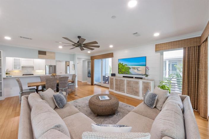 Image No.8-3 Bed Property for sale