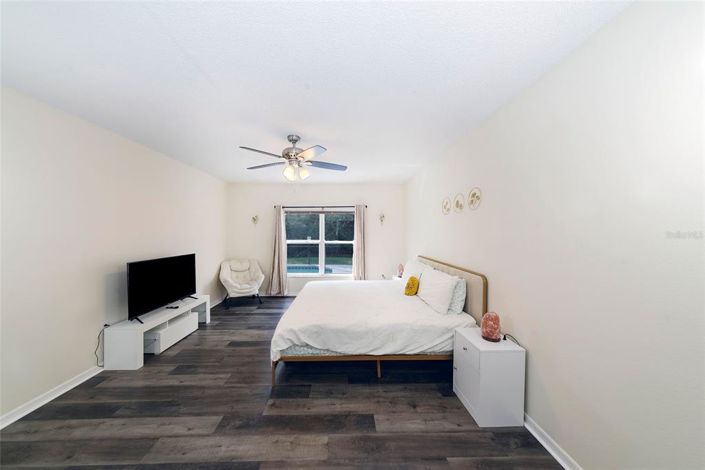 Image No.11-5 Bed Property for sale