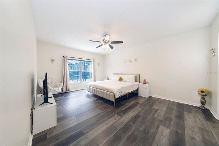 Image No.12-5 Bed Property for sale