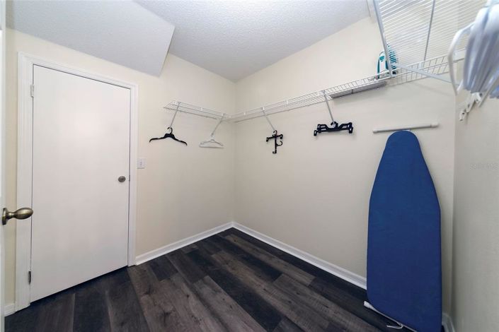 Image No.13-5 Bed Property for sale