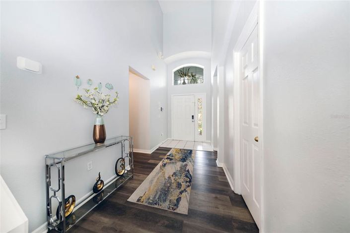 Image No.2-5 Bed Property for sale