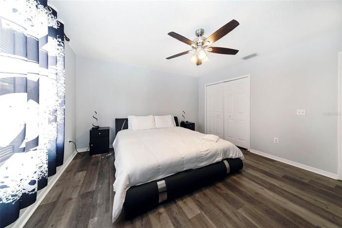 Image No.27-5 Bed Property for sale