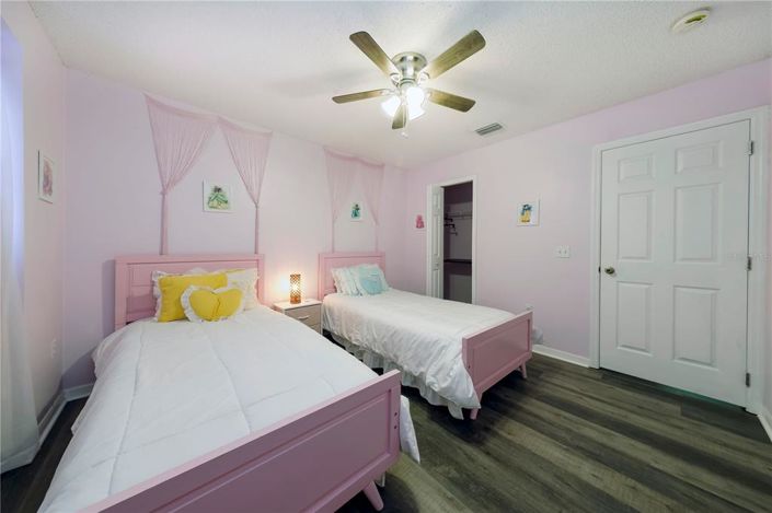 Image No.28-5 Bed Property for sale