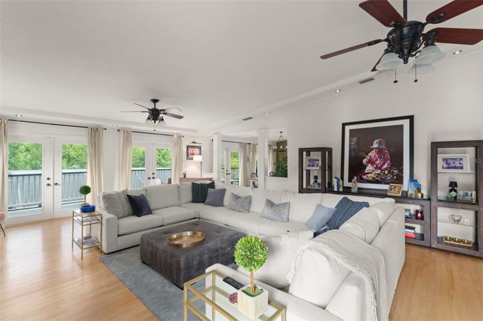 Image No.13-5 Bed Property for sale