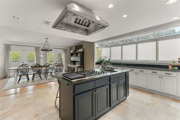 Image No.21-5 Bed Property for sale