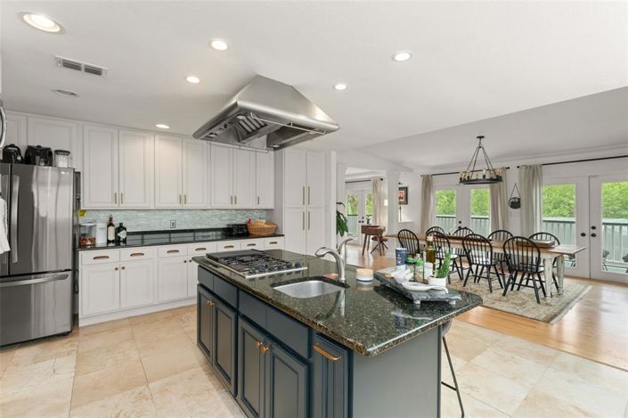 Image No.22-5 Bed Property for sale