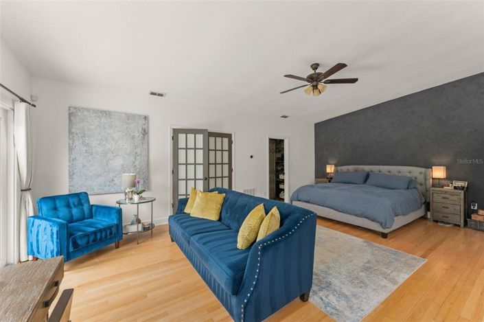 Image No.28-5 Bed Property for sale