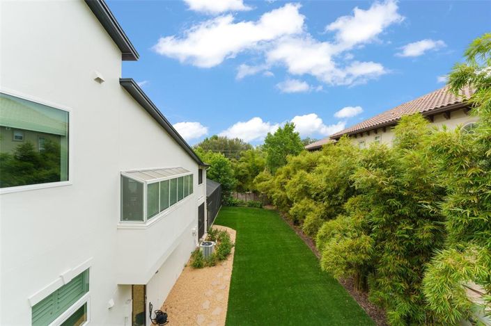 Image No.30-5 Bed Property for sale