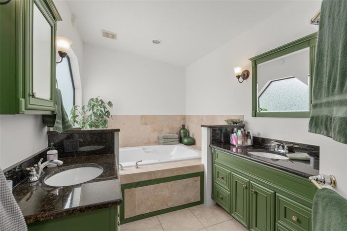 Image No.31-5 Bed Property for sale