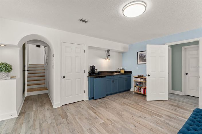 Image No.37-5 Bed Property for sale