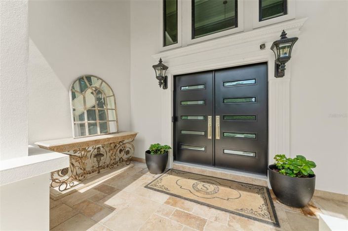 Image No.5-5 Bed Property for sale