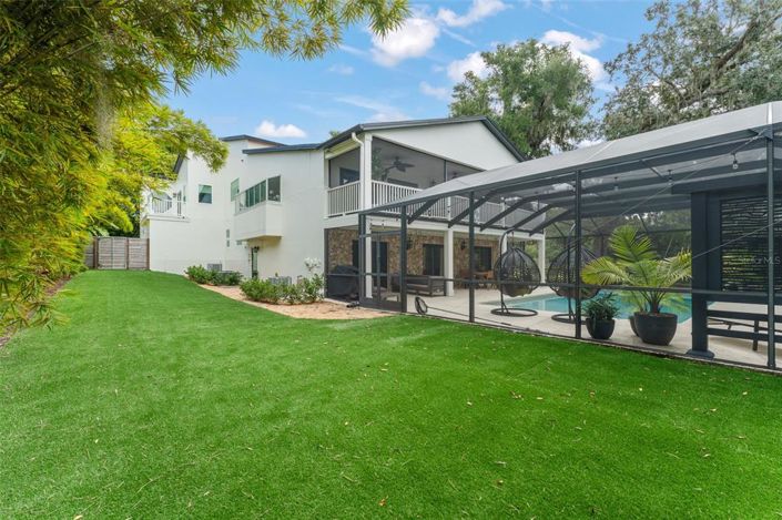 Image No.50-5 Bed Property for sale