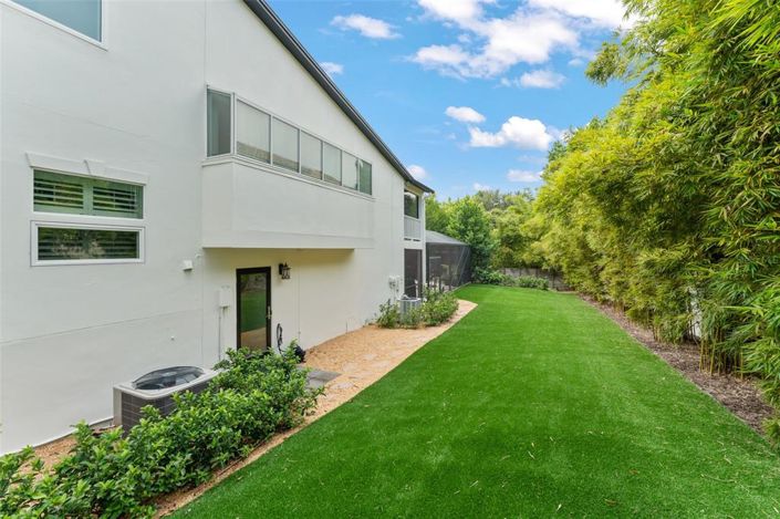 Image No.51-5 Bed Property for sale