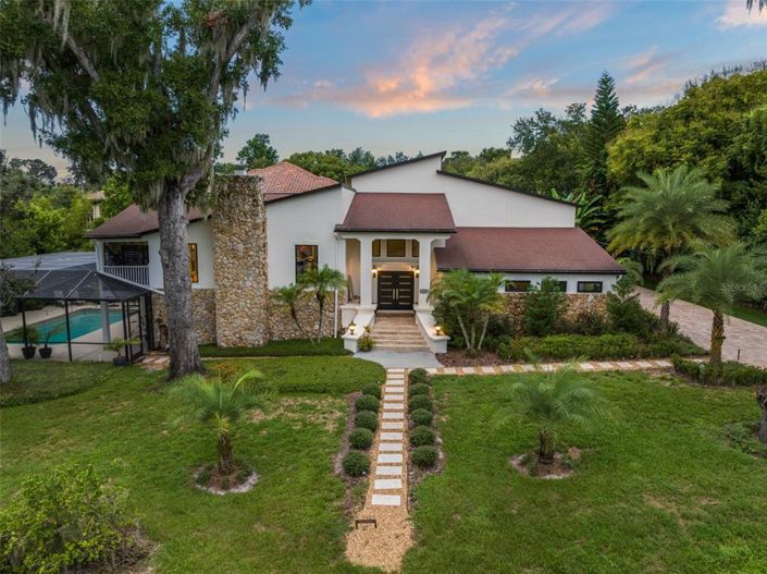 Image No.56-5 Bed Property for sale