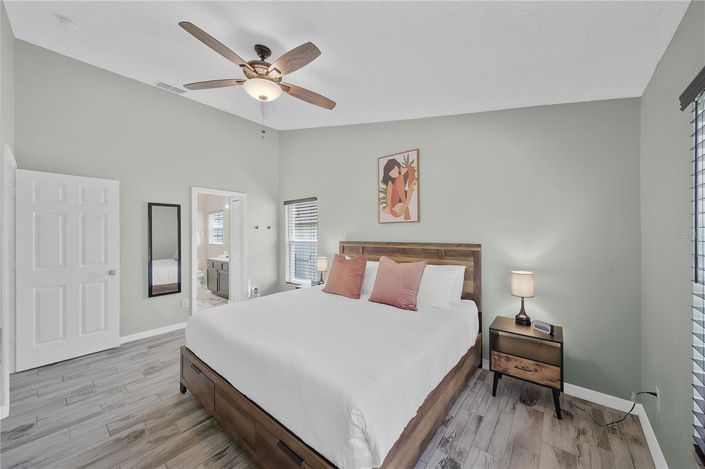 Image No.17-3 Bed Property for sale