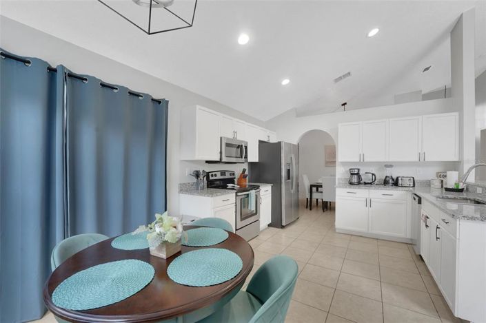 Image No.12-5 Bed Property for sale