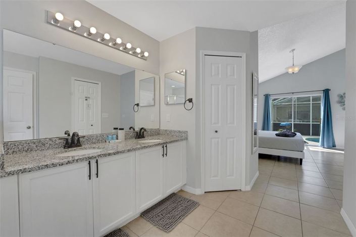 Image No.24-5 Bed Property for sale