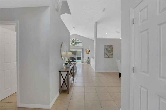 Image No.9-5 Bed Property for sale