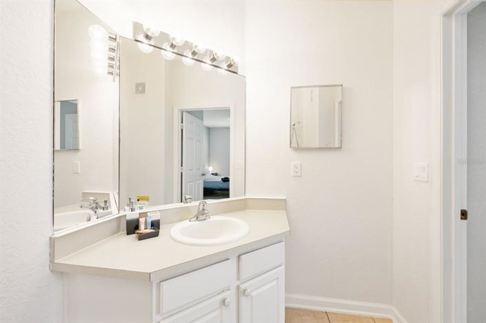 Image No.17-3 Bed Property for sale