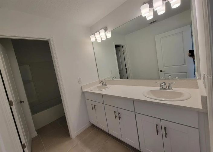 Image No.13-5 Bed Property for sale