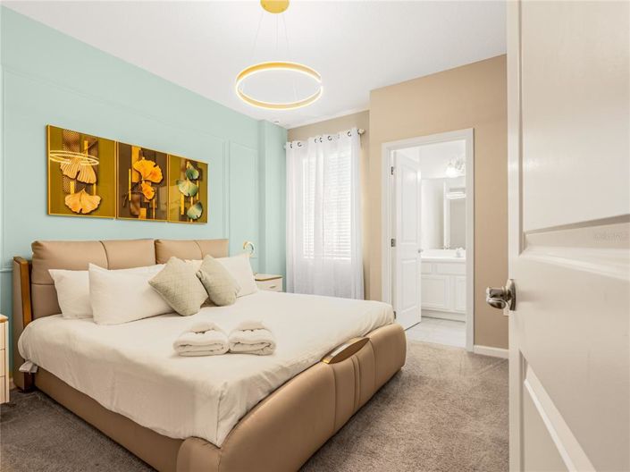 Image No.19-12 Bed Property for sale