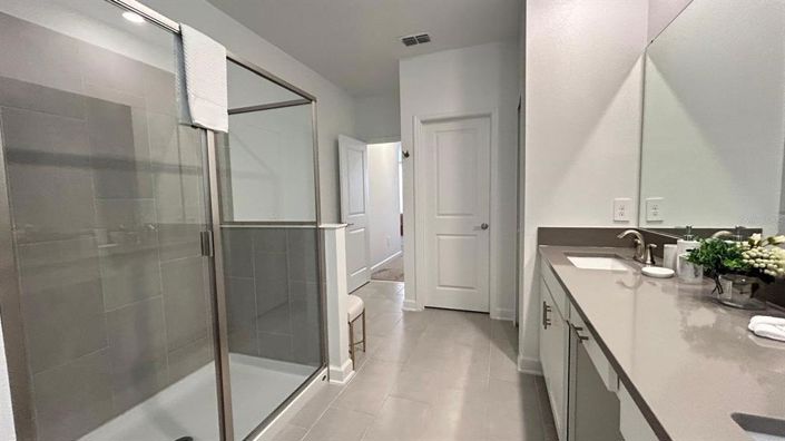 Image No.17-6 Bed Property for sale