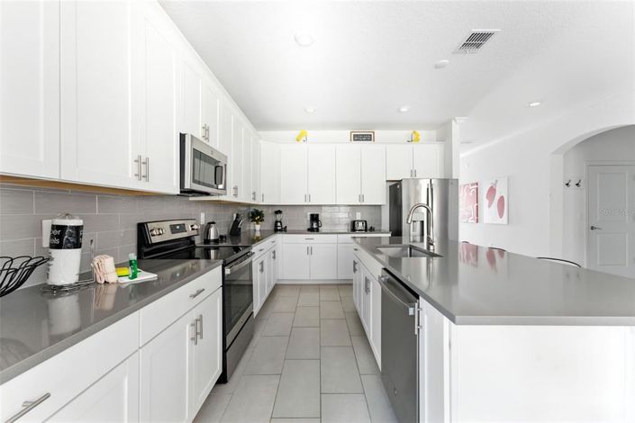 Image No.26-6 Bed Property for sale