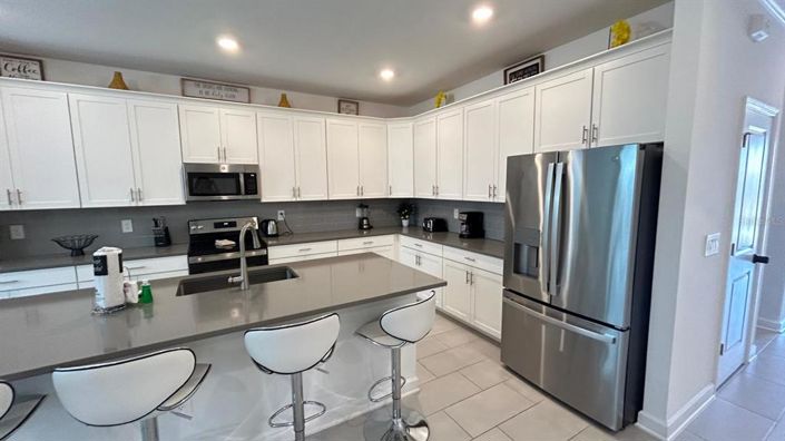 Image No.27-6 Bed Property for sale