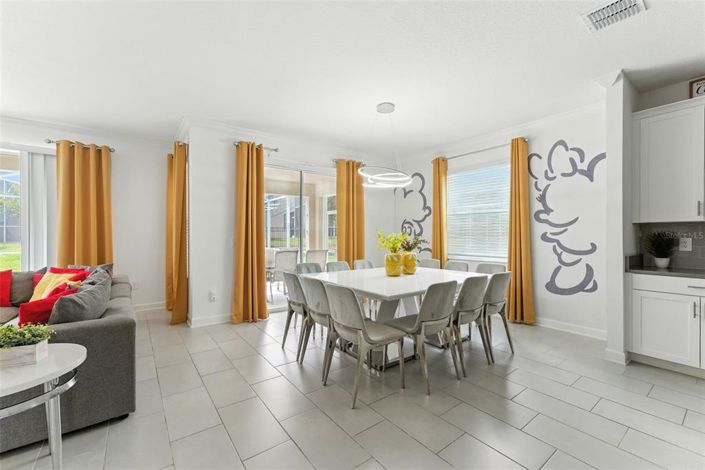 Image No.8-6 Bed Property for sale