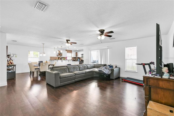 Image No.10-3 Bed Property for sale