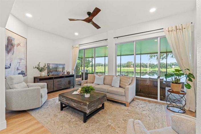 Image No.12-5 Bed Property for sale