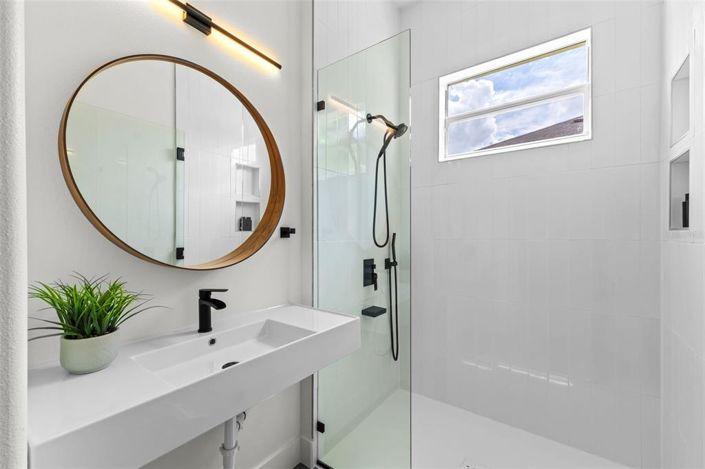 Image No.15-5 Bed Property for sale