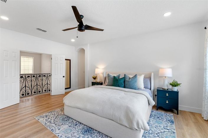 Image No.19-5 Bed Property for sale