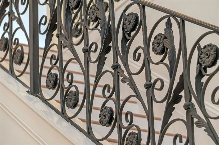 Image No.27-5 Bed Property for sale