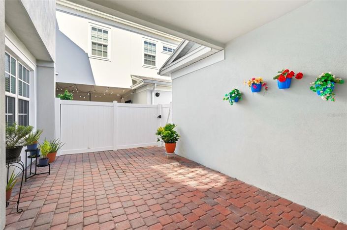 Image No.23-3 Bed Townhouse for sale