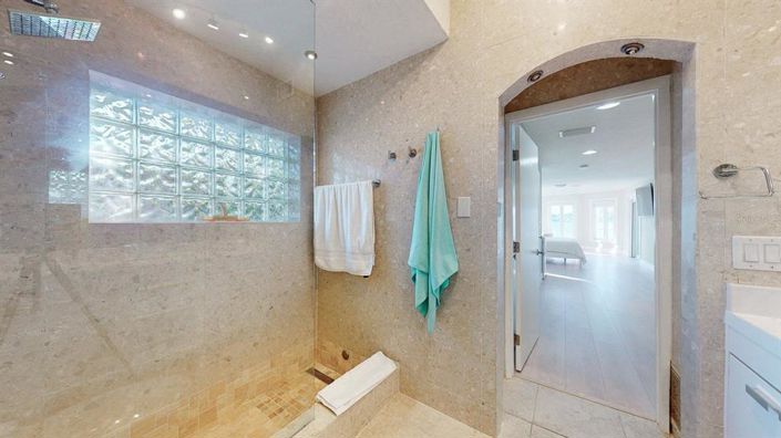 Image No.38-4 Bed Property for sale