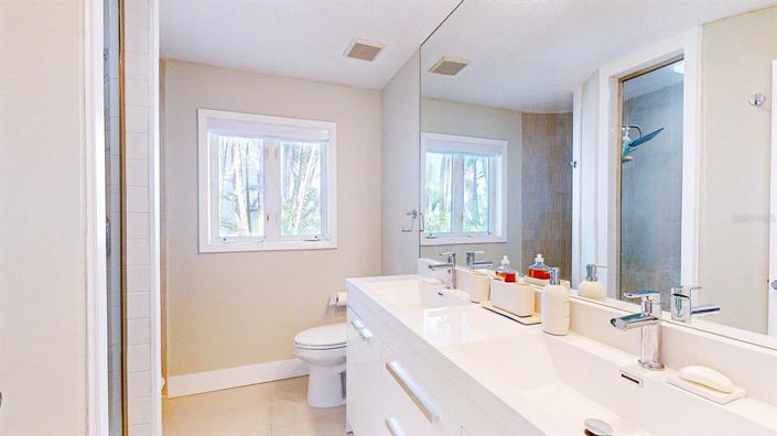 Image No.57-4 Bed Property for sale