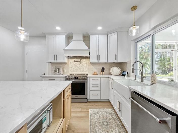 Image No.10-3 Bed Property for sale