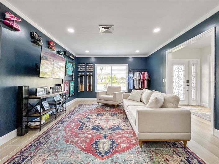 Image No.18-3 Bed Property for sale