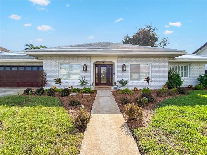 Image No.41-3 Bed Property for sale