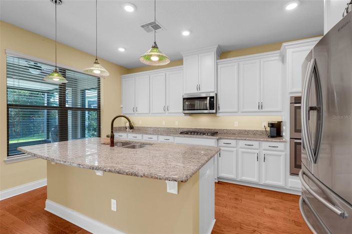 Image No.17-5 Bed Property for sale