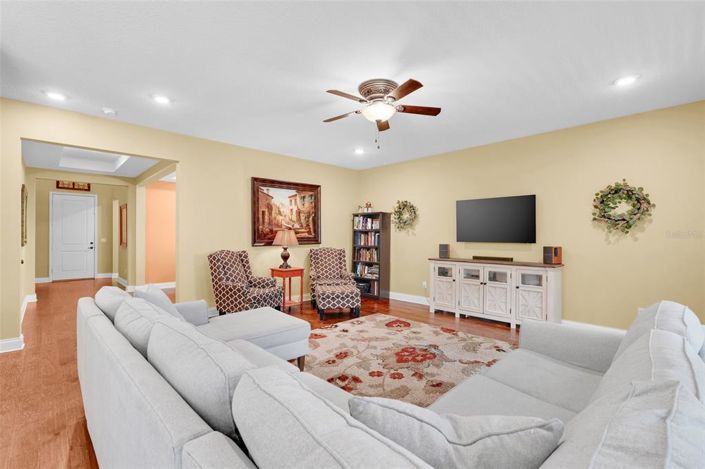 Image No.9-5 Bed Property for sale