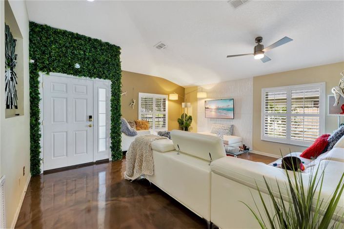 Image No.2-4 Bed Property for sale