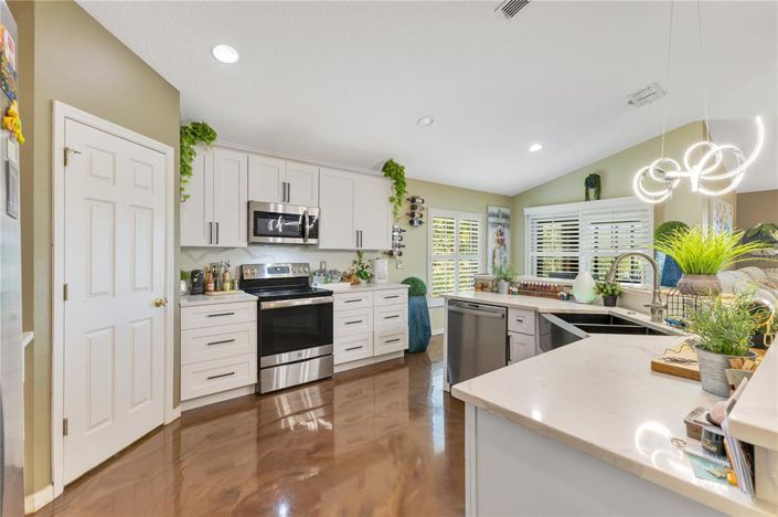 Image No.4-4 Bed Property for sale