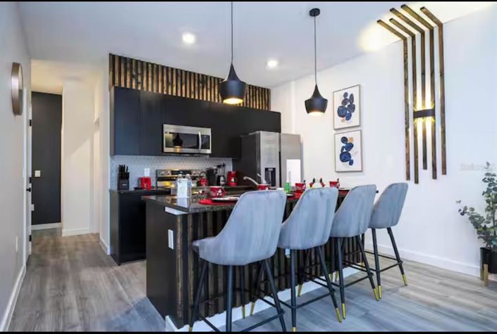 Image No.11-3 Bed Townhouse for sale