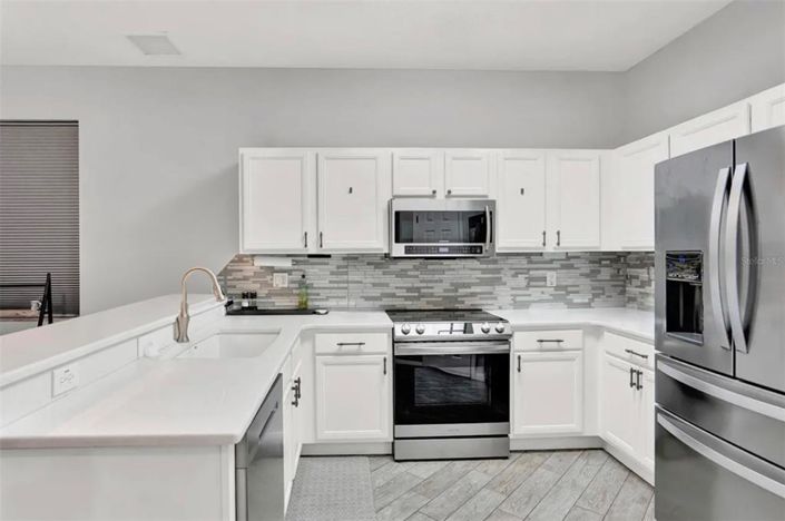 Image No.12-5 Bed Property for sale