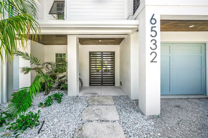 Image No.12-4 Bed Property for sale