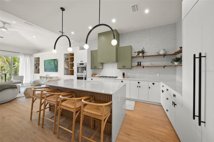 Image No.15-4 Bed Property for sale